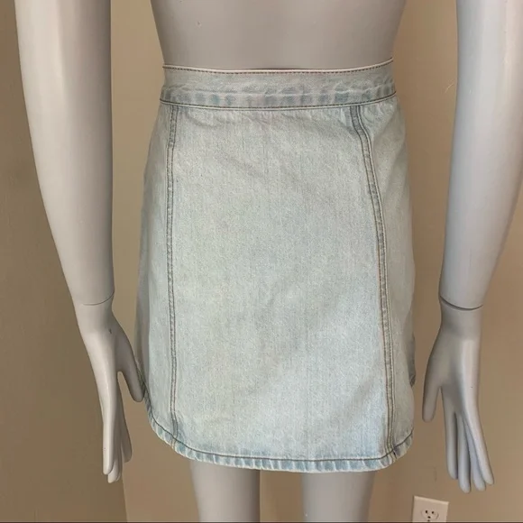 BDG Light Blue Denim Snap Front Pocket Mini Skirt Size Small - Picture 8 of 15